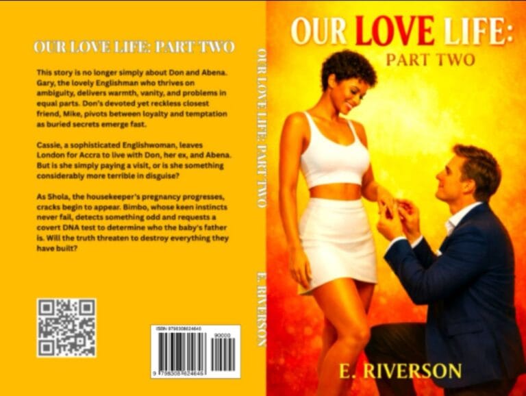 A man on his knees proposing to a lady